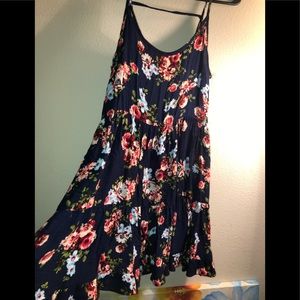 Super cute flowey dress, never worn!!!! Brand new!